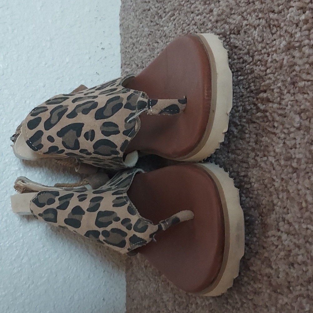 Sandals 8 cheetah